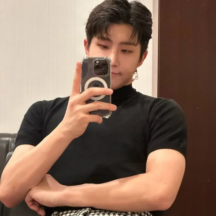 A moment captured by Jinjin (ASTRO)'s fan