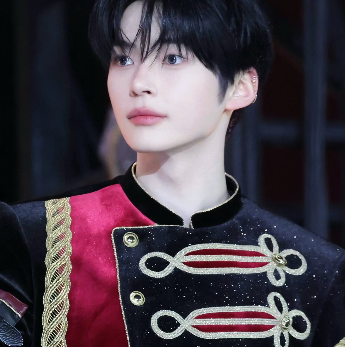 Foto terbaru Sung Hanbin (ZEROBASEONE)