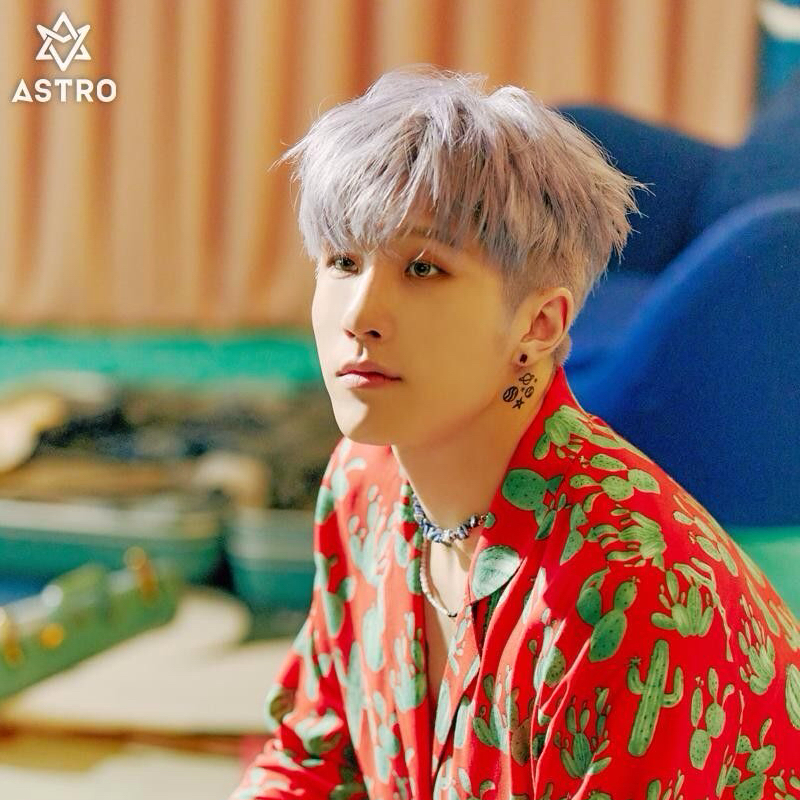Behind-the-scenes cut of Jinjin (ASTRO)