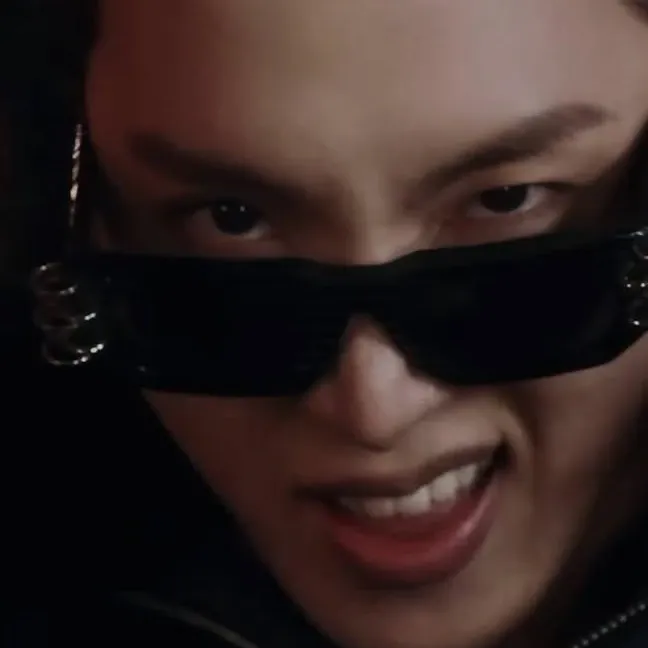 Foto aktivitas terbaru j-hope (BTS)