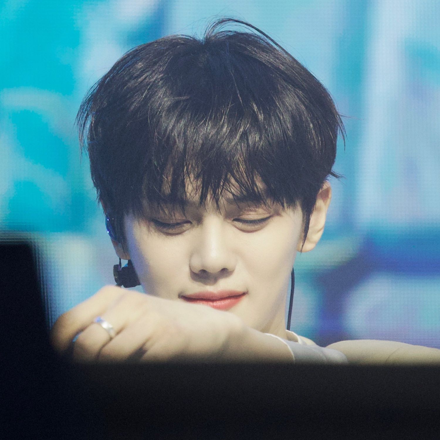 A moment captured by Kim Gyuvin (ZEROBASEONE)'s fan