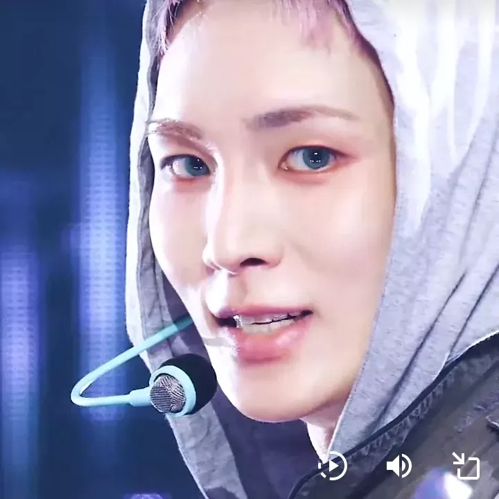 Behind-the-scenes cut of Key (SHINee)