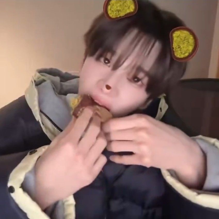 Foto aktivitas terbaru Shinyu (TWS)