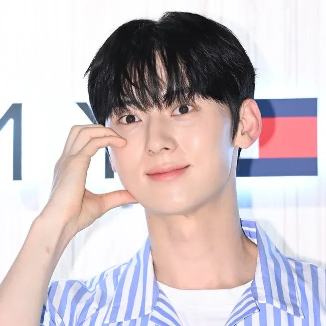 Behind-the-scenes cut of Hwang Minhyun