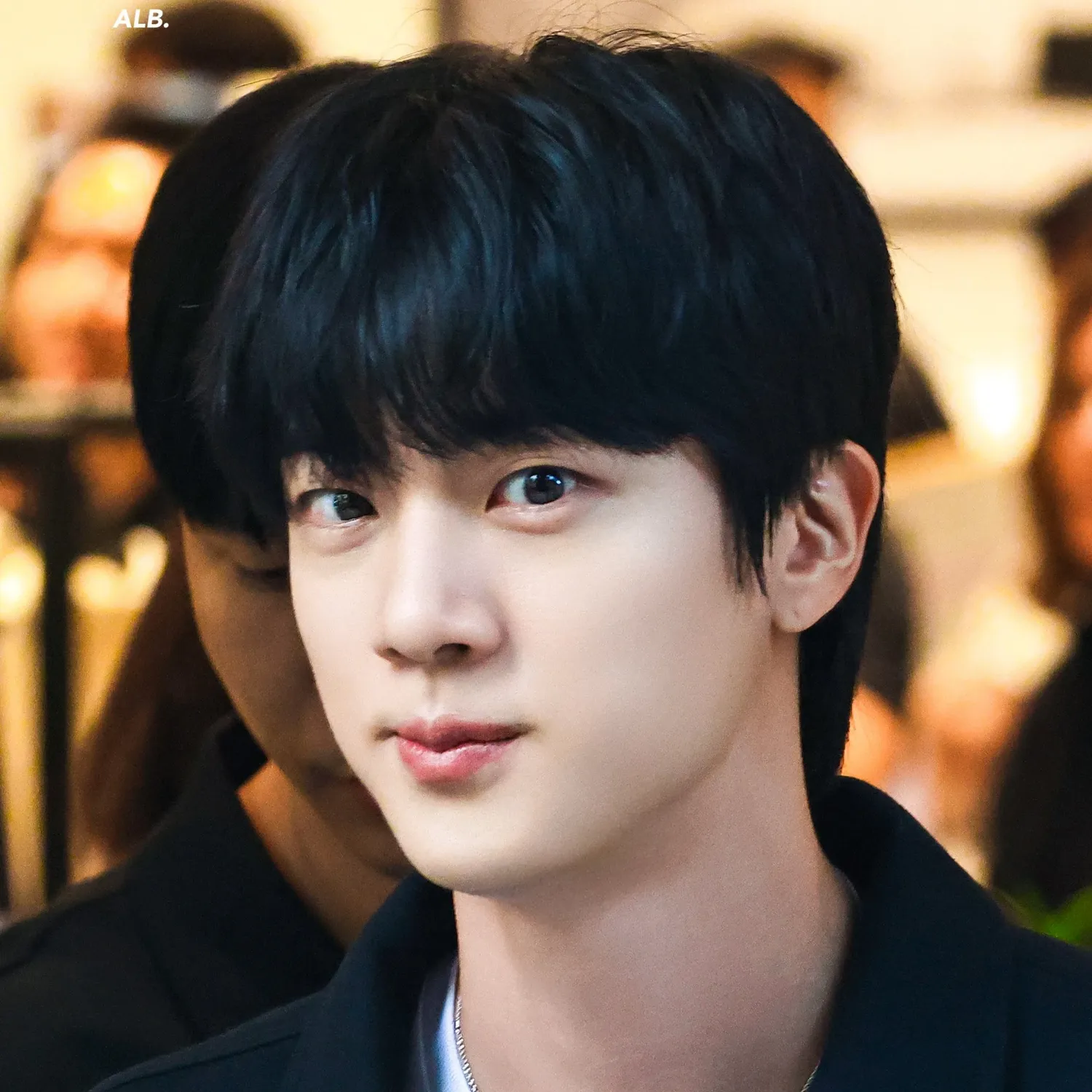 Foto aktivitas terbaru Jin (BTS)