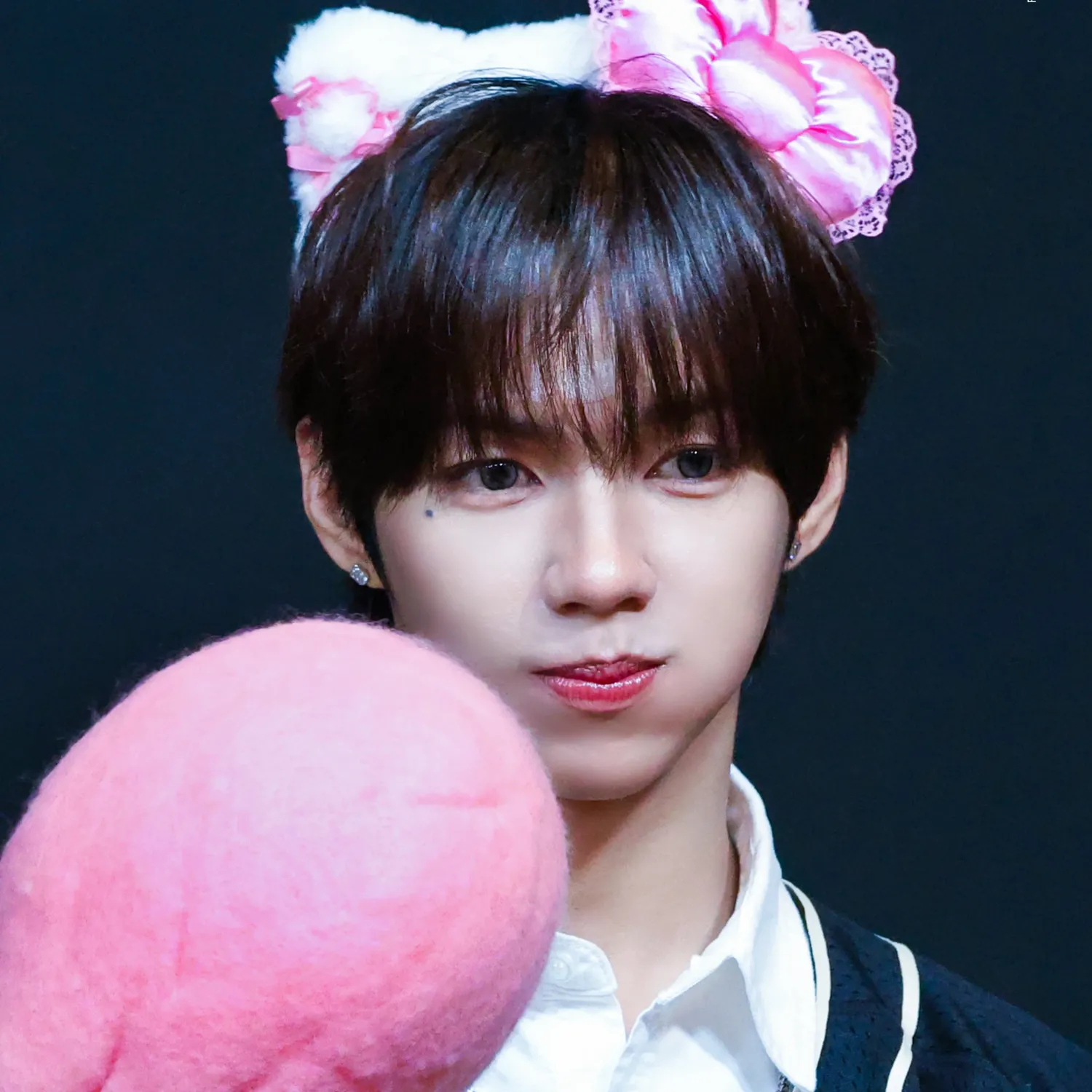 A moment captured by JL (AHOF)'s fan