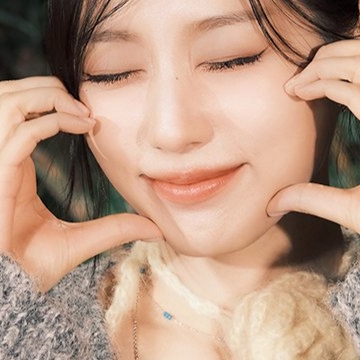 Latest photo of Jeong Yein (Lovelyz)