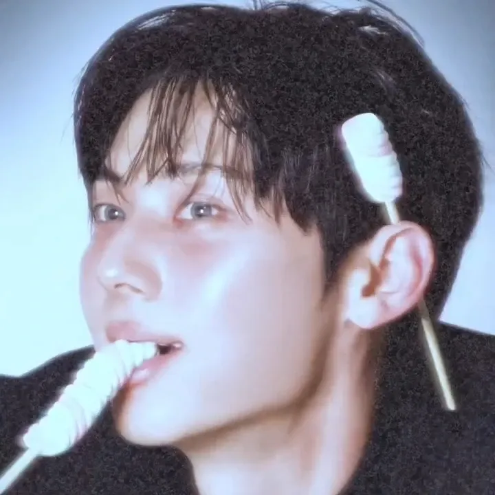 A moment captured by Hwang Minhyun's fan