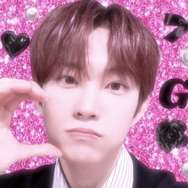 Signature photo of Kim Geonwoo (ALPHA DRIVE ONE) capturing their charm
