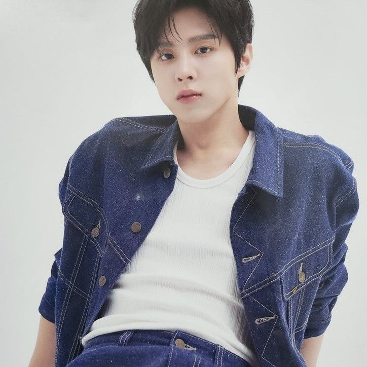 Behind-the-scenes cut of Kim Wooseok