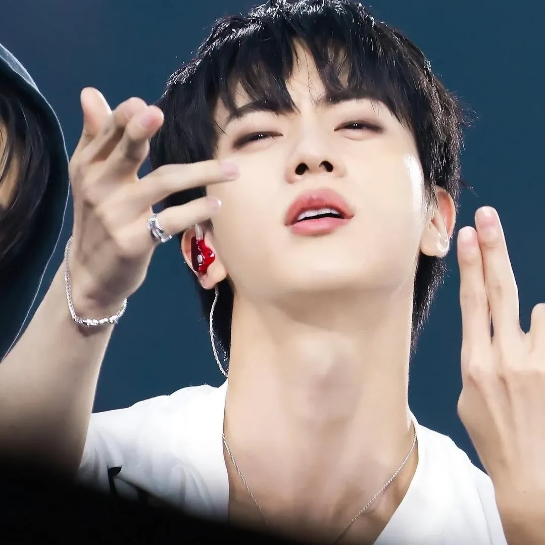 Foto terbaru Jin (BTS)