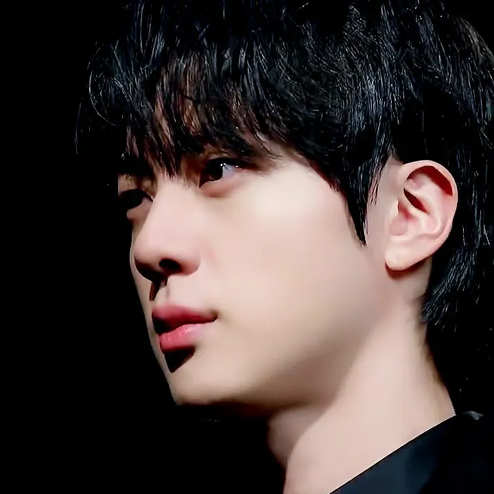 진 (방탄소년단)의 최신 사진