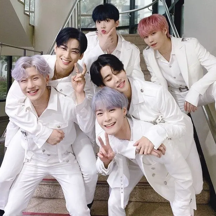 아스트로의 최신 사진