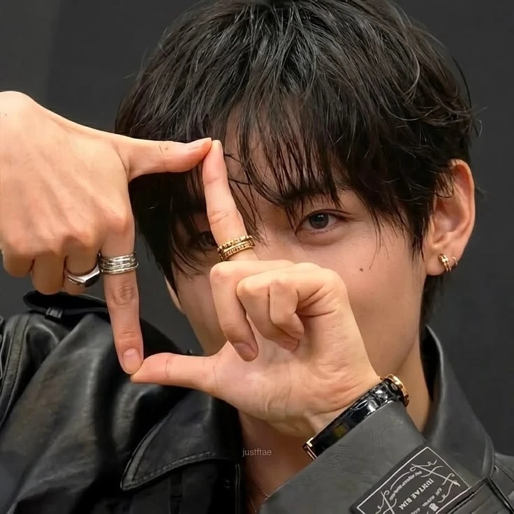 Latest photo of V (BTS)