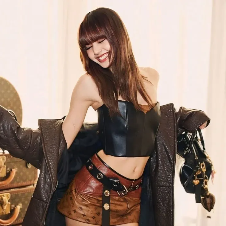 Foto aktivitas terbaru Lisa (BLACKPINK)