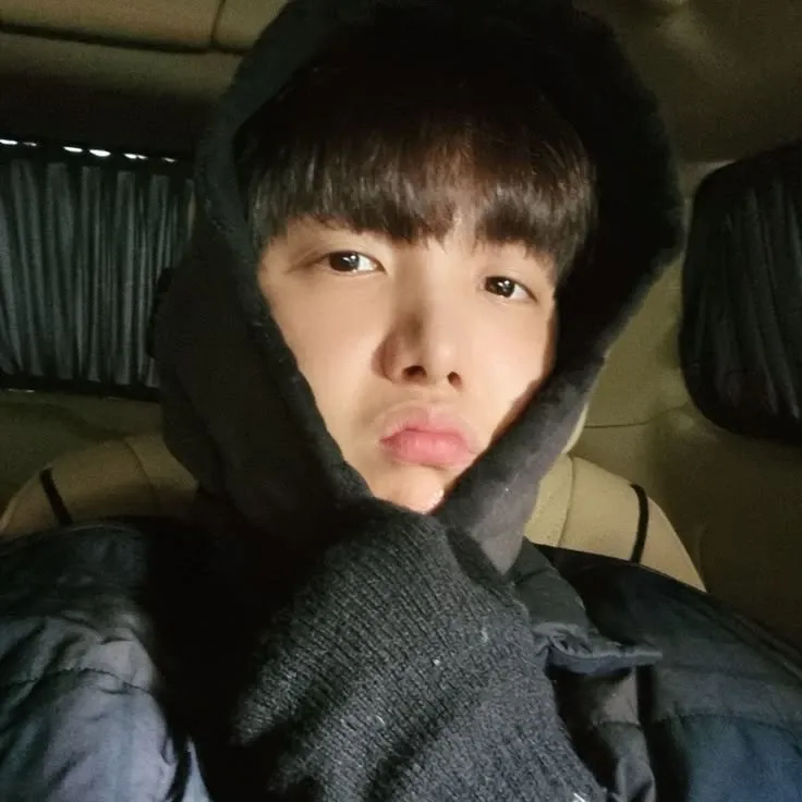 Foto terbaru j-hope (BTS)
