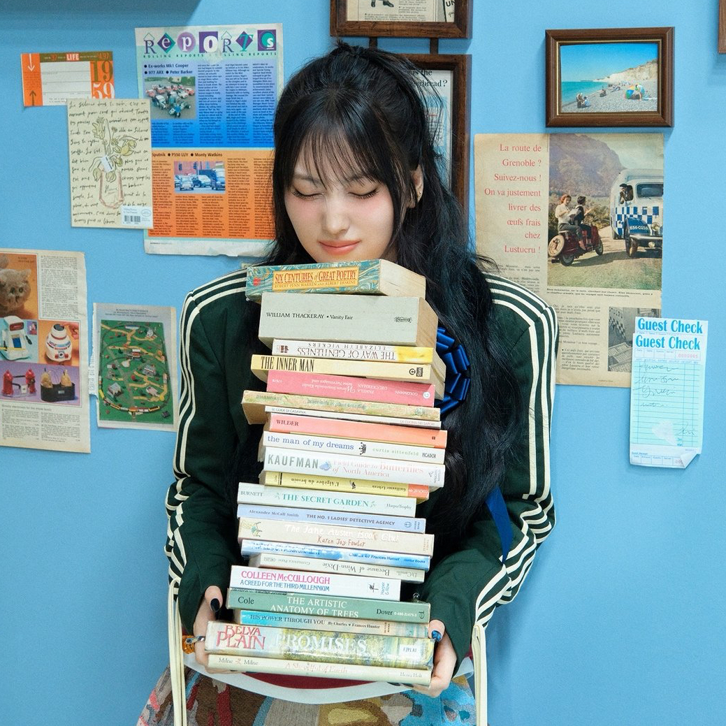 Behind-the-scenes cut of Momo (TWICE)