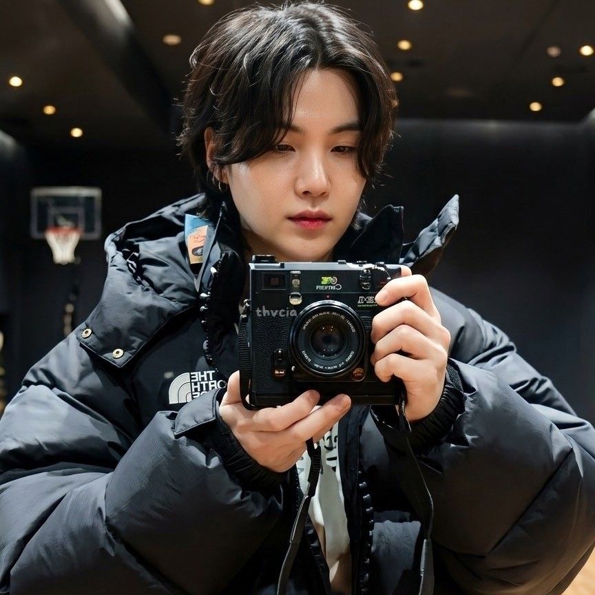 Latest photo of SUGA (BTS)