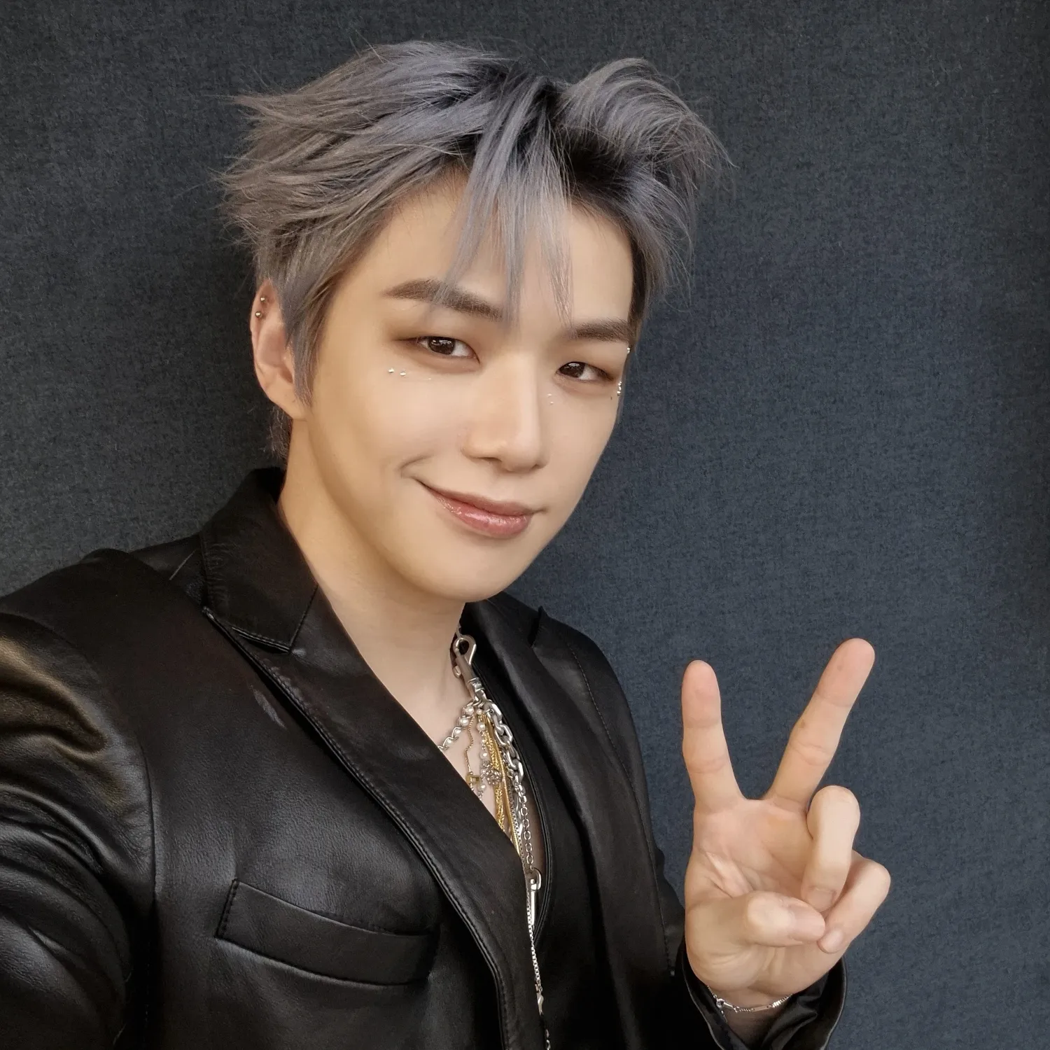 강다니엘의 비하인드 컷