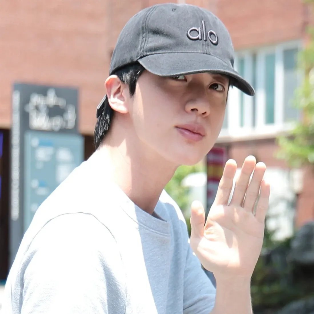 Behind-the-scenes cut of Jin (BTS)