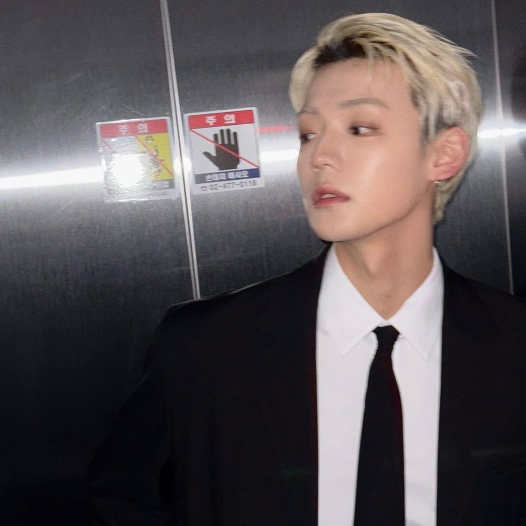 Behind-the-scenes cut of Chan (A.C.E)