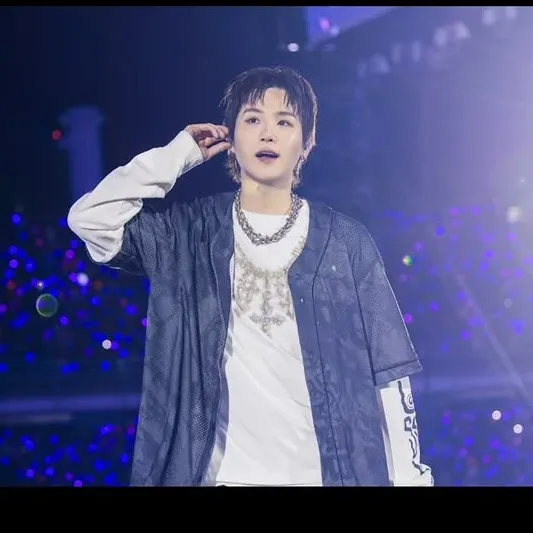 슈가 (방탄소년단)의 최신 사진