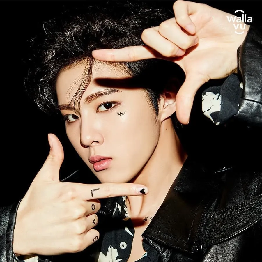 A moment captured by Kim Wooseok's fan