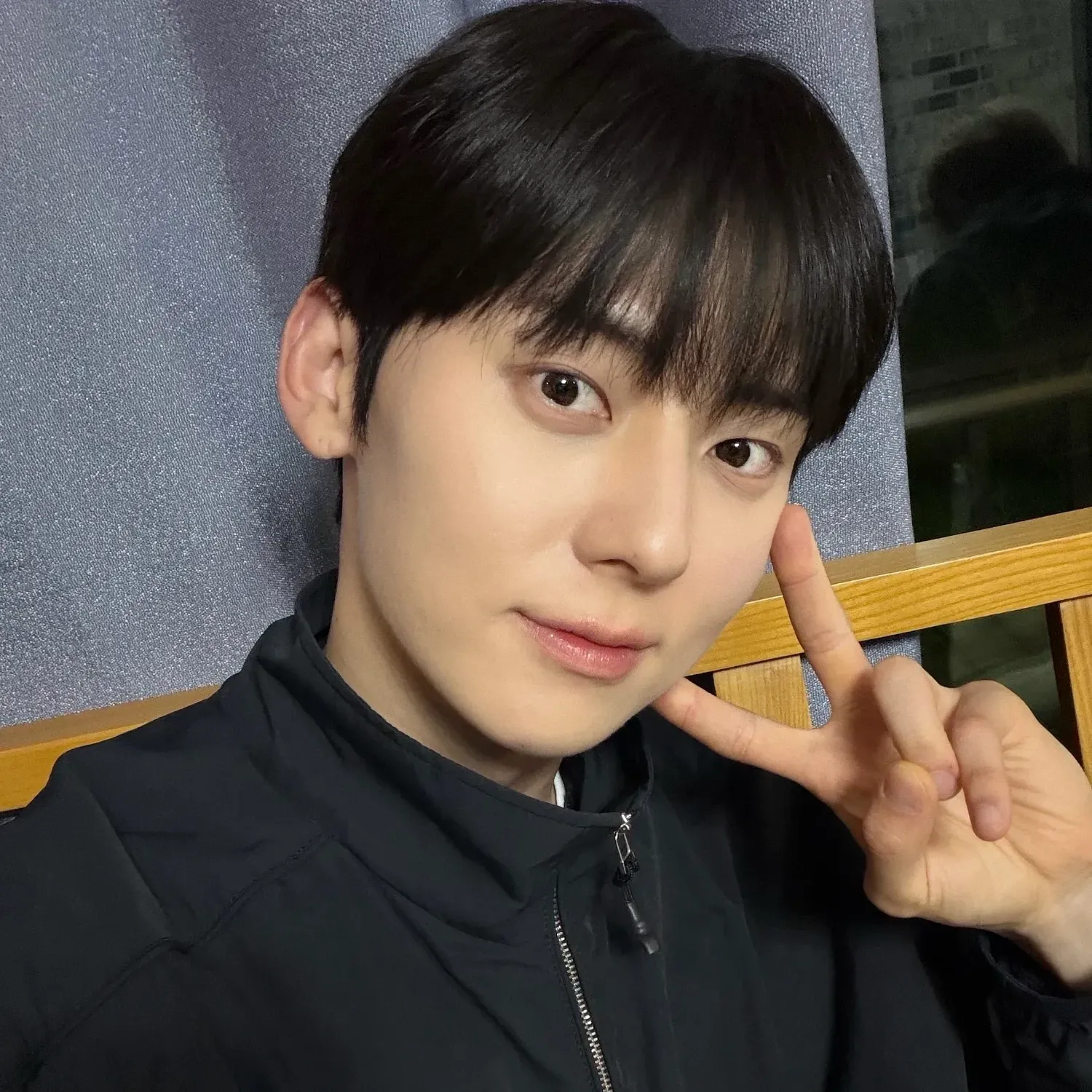 A moment captured by Hwang Minhyun's fan