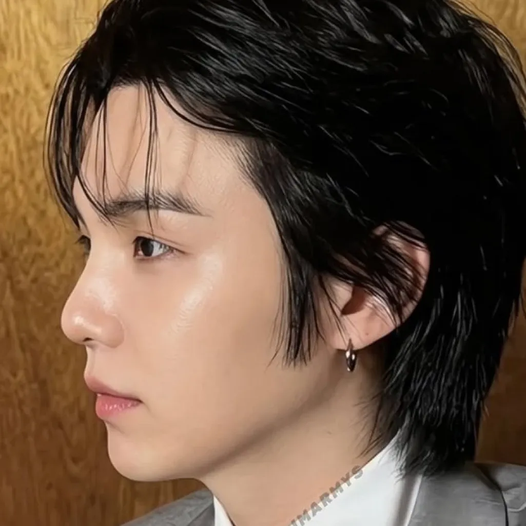 Foto aktivitas terbaru SUGA (BTS)