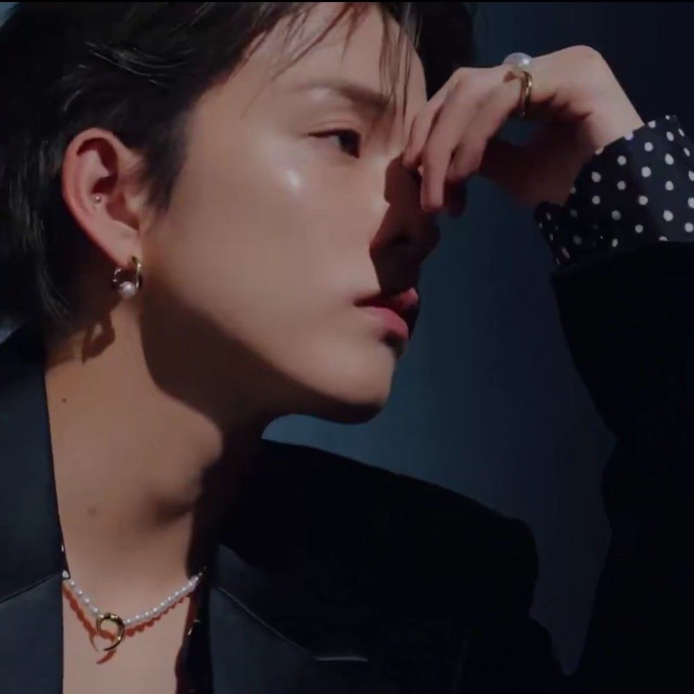 Behind-the-scenes cut of Asahi (TREASURE)