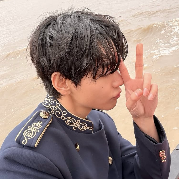 뷔 (방탄소년단)의 최신 사진