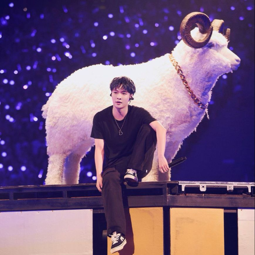 Recent activity shot of Lay (EXO)