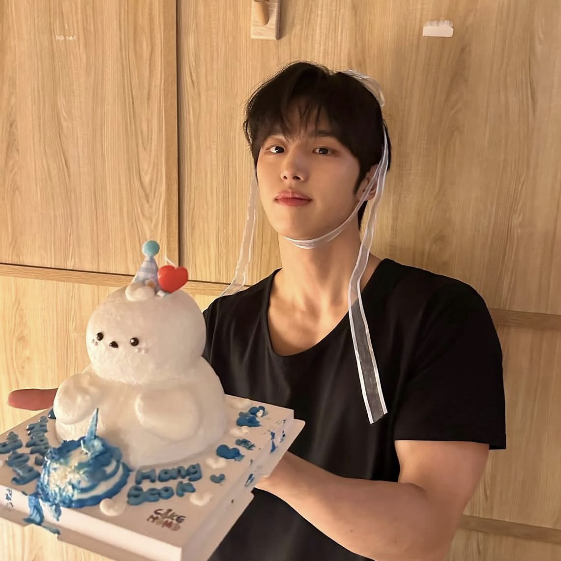 Latest photo of Hongseok (PENTAGON)