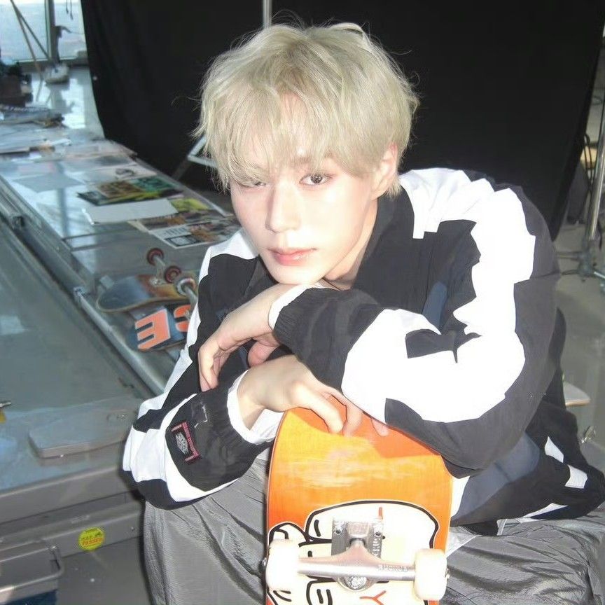 Behind-the-scenes cut of Kim Junseo (ALPHA DRIVE ONE)
