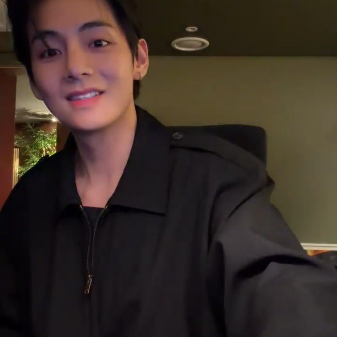 V (防弹少年团)的最新活动照片