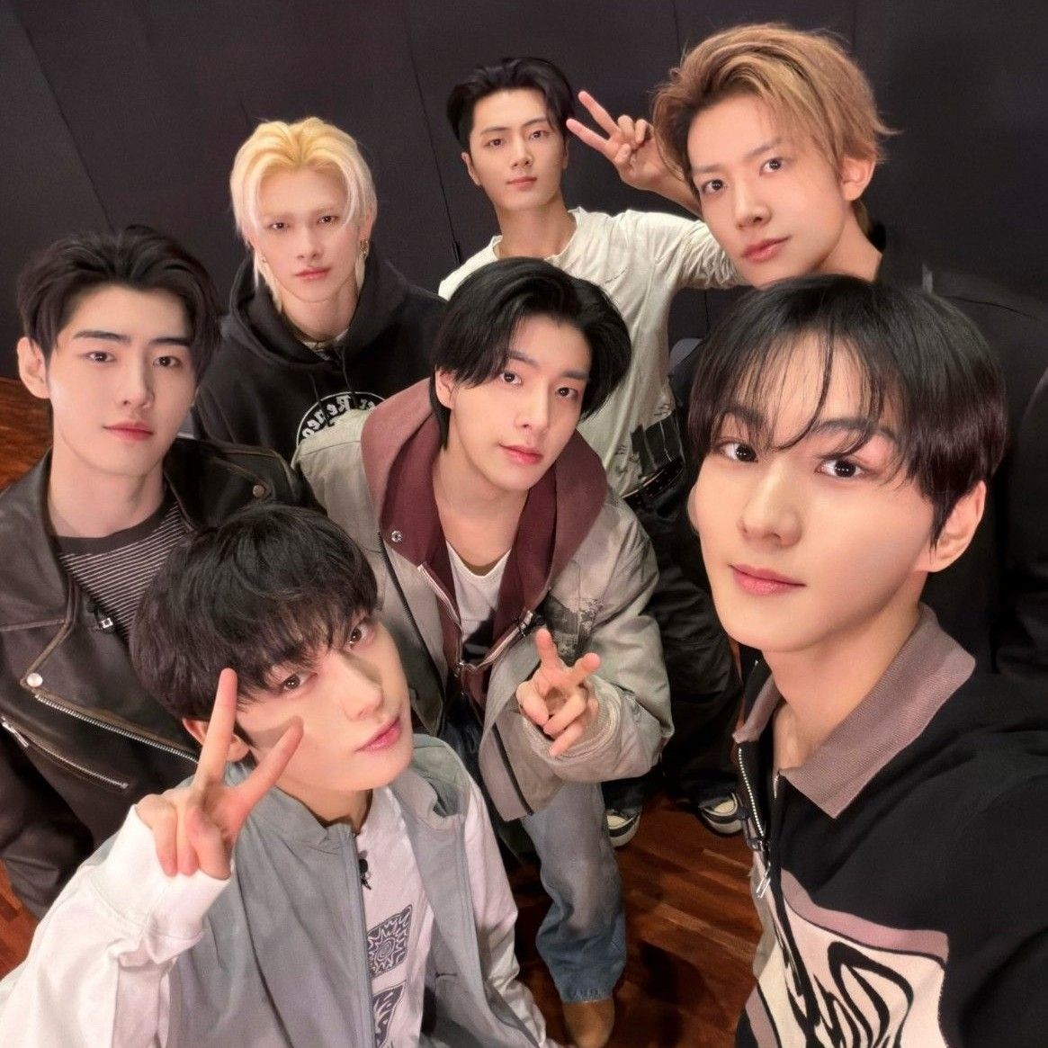 Foto aktivitas terbaru ENHYPEN