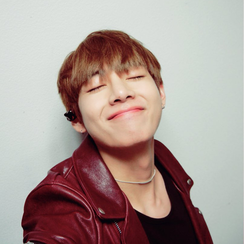 뷔 (방탄소년단)의 최신 사진