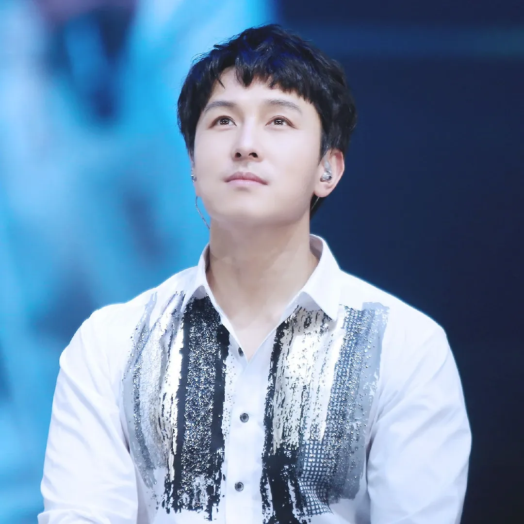 Latest photo of Kim Dongwan (SHINHWA)