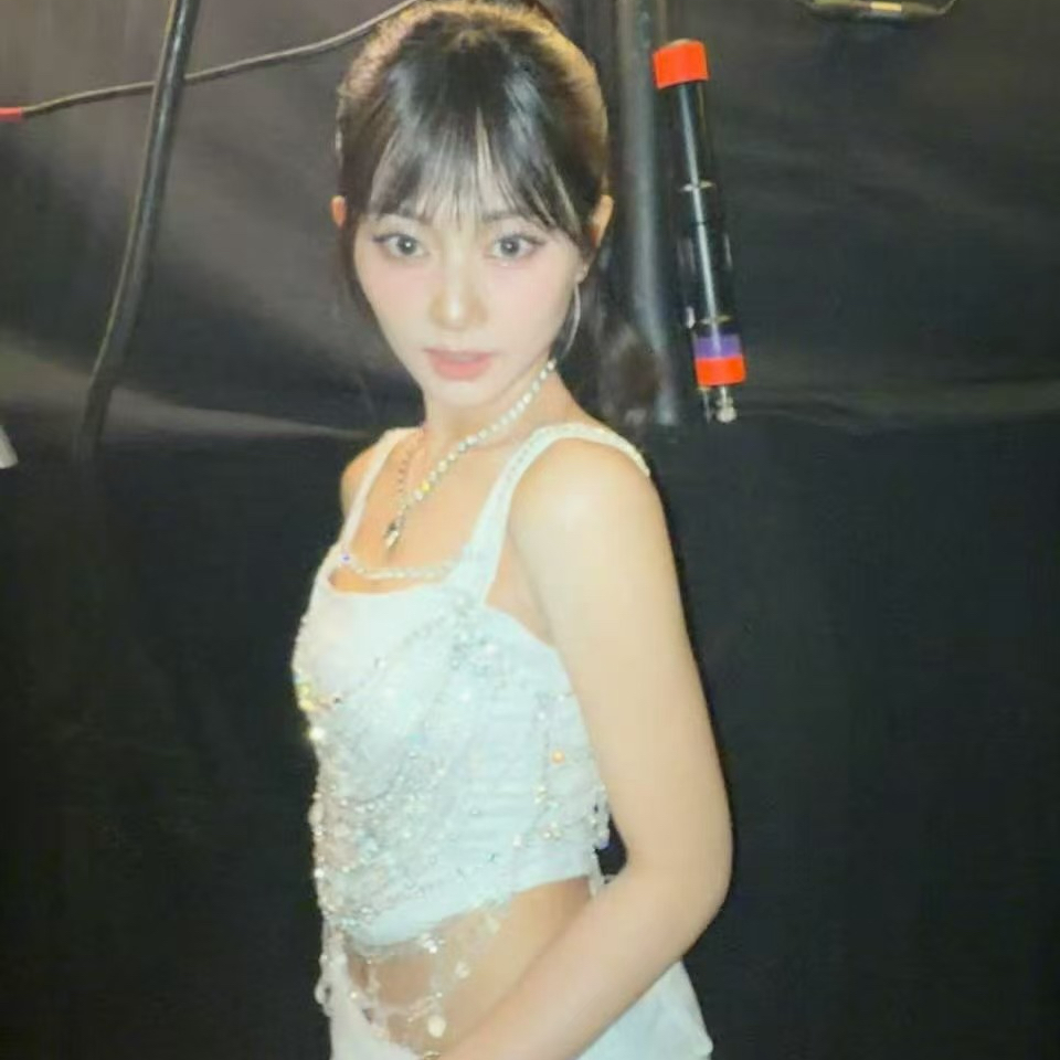 Foto aktivitas terbaru Tzuyu (TWICE)