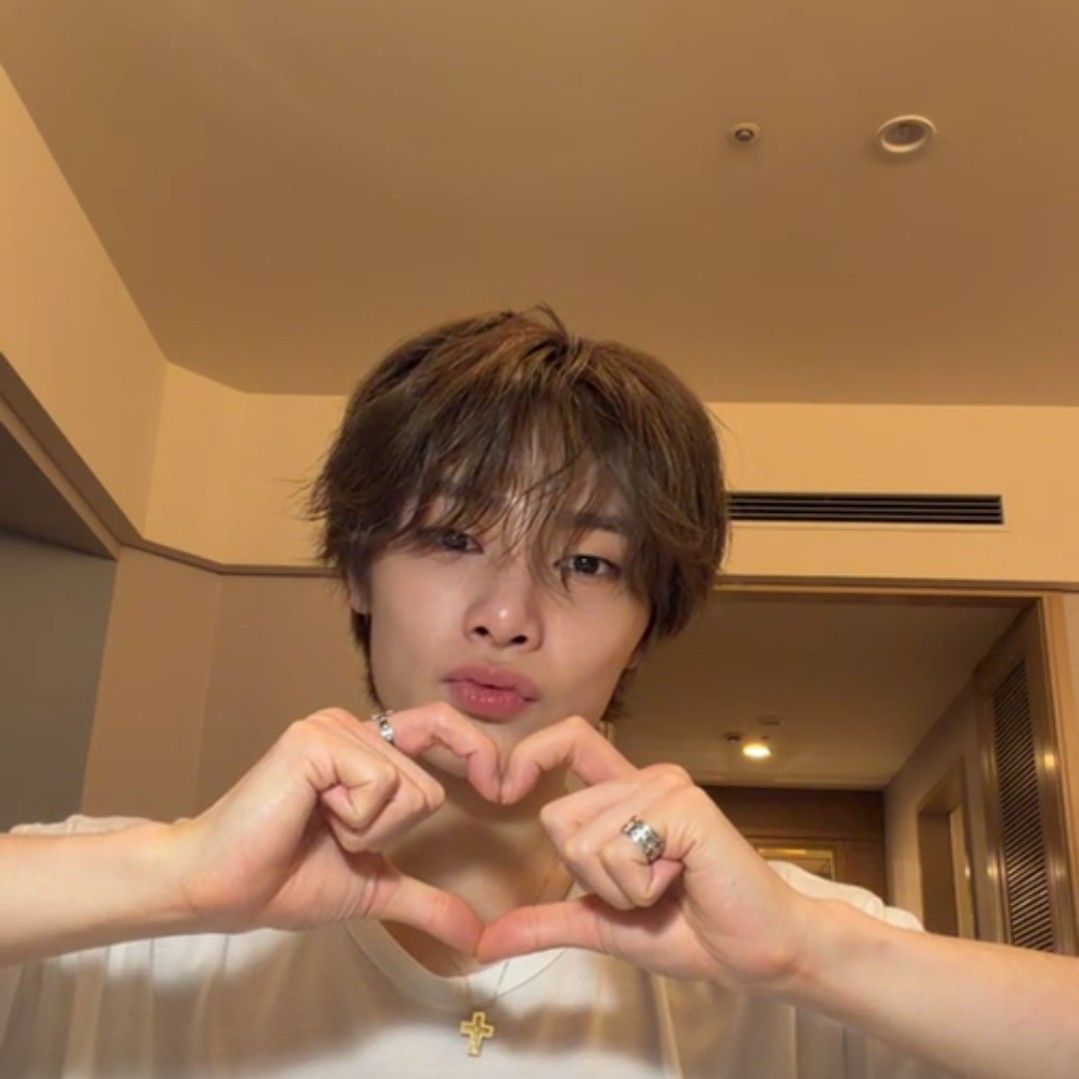 Behind-the-scenes cut of I.N (Stray Kids)