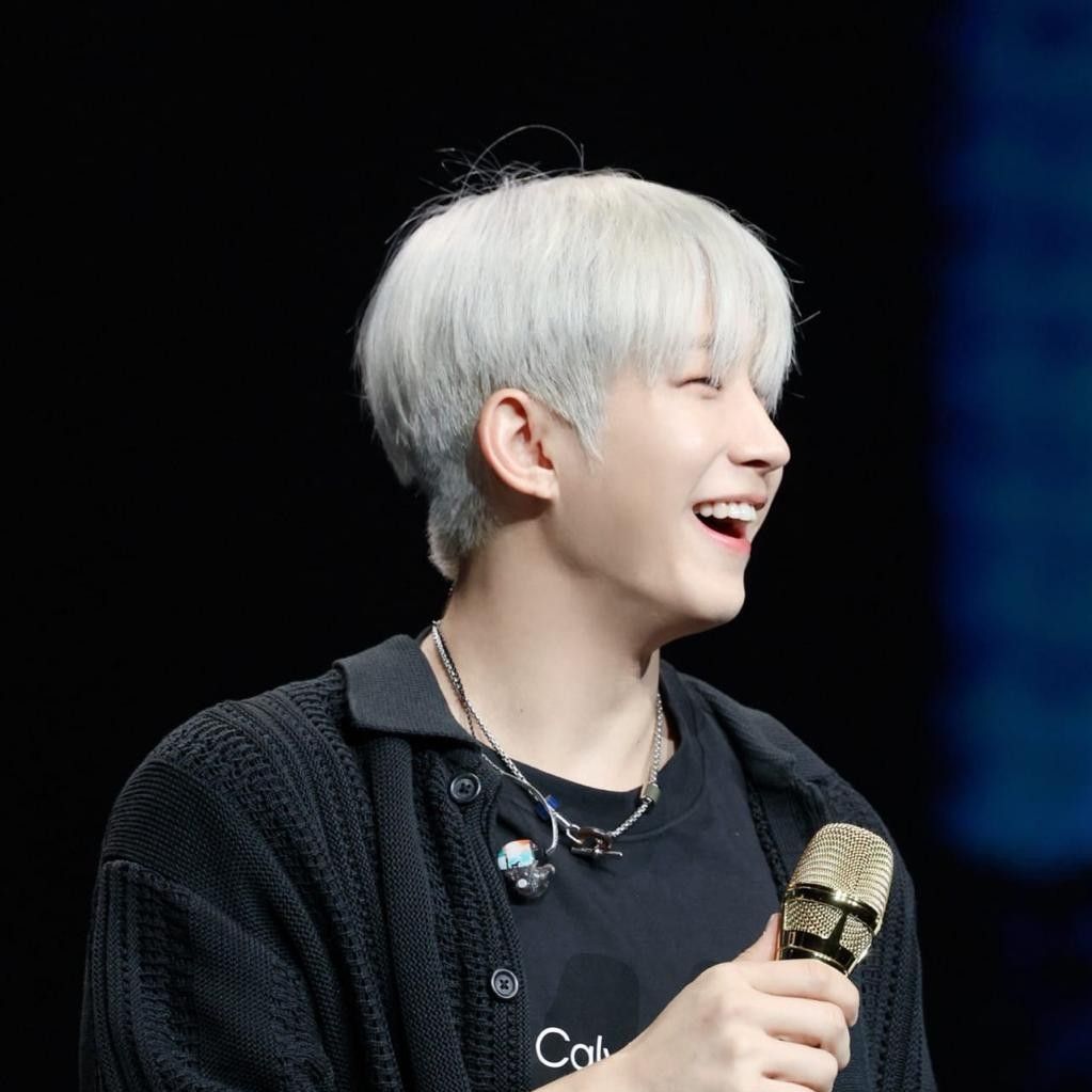 Latest photo of Jinjin (ASTRO)