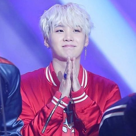 Foto aktivitas terbaru SUGA (BTS)