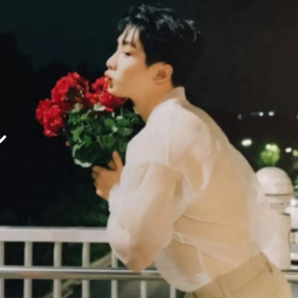 Momen yang diabadikan oleh penggemar Wonho