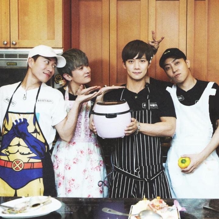Recent activity shot of SECHSKIES