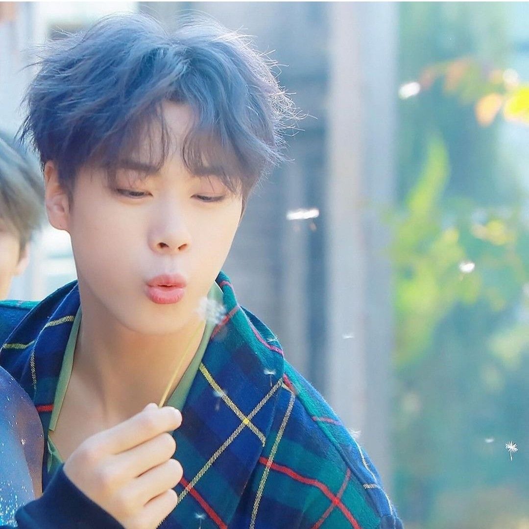 A moment captured by Moonbin (ASTRO)'s fan