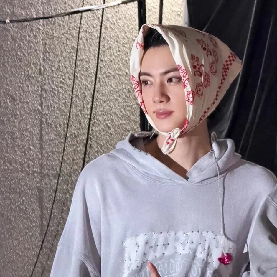 Foto aktivitas terbaru Jin (BTS)