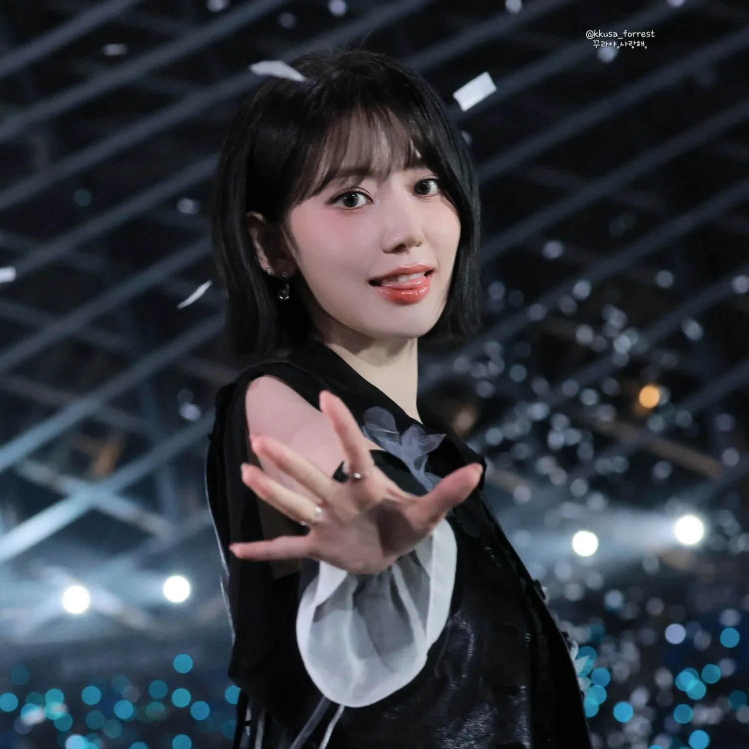 Latest photo of Sakura (LE SSERAFIM)