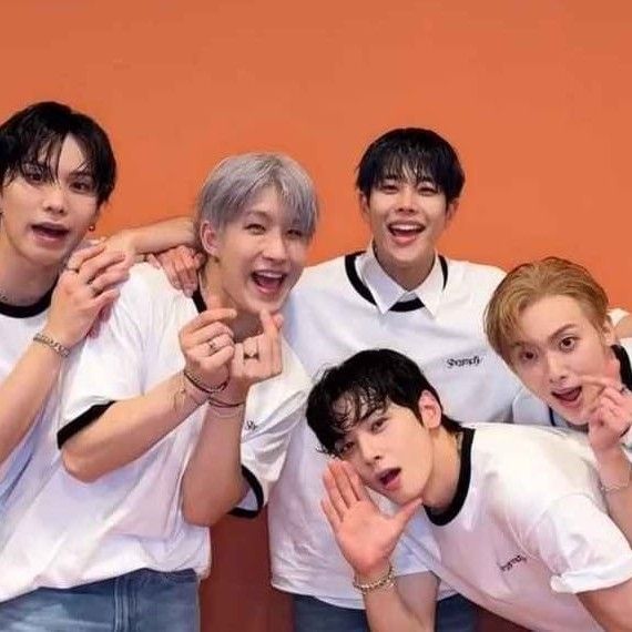 A moment captured by MJ (ASTRO)'s fan