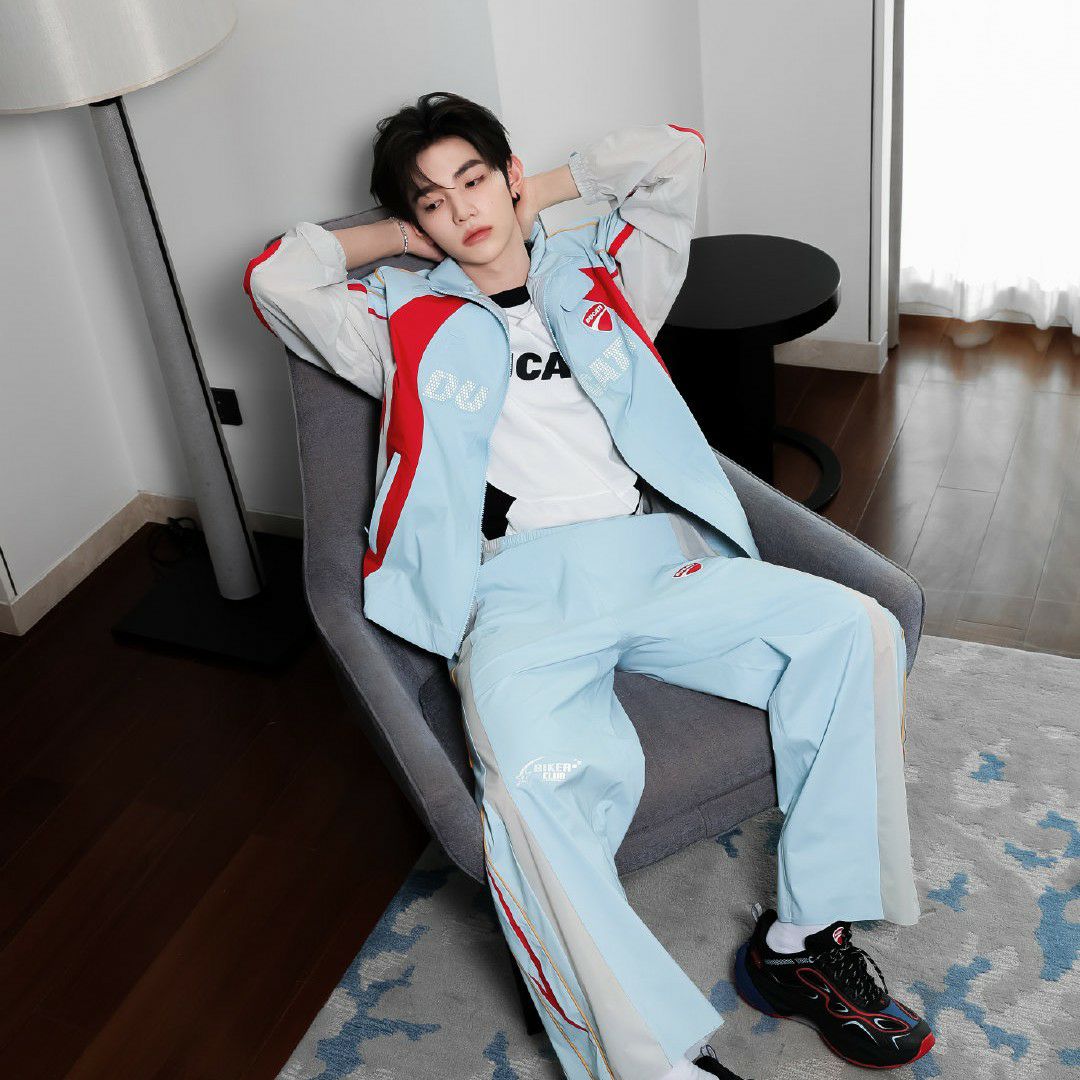 A moment captured by Zhang Hao's fan