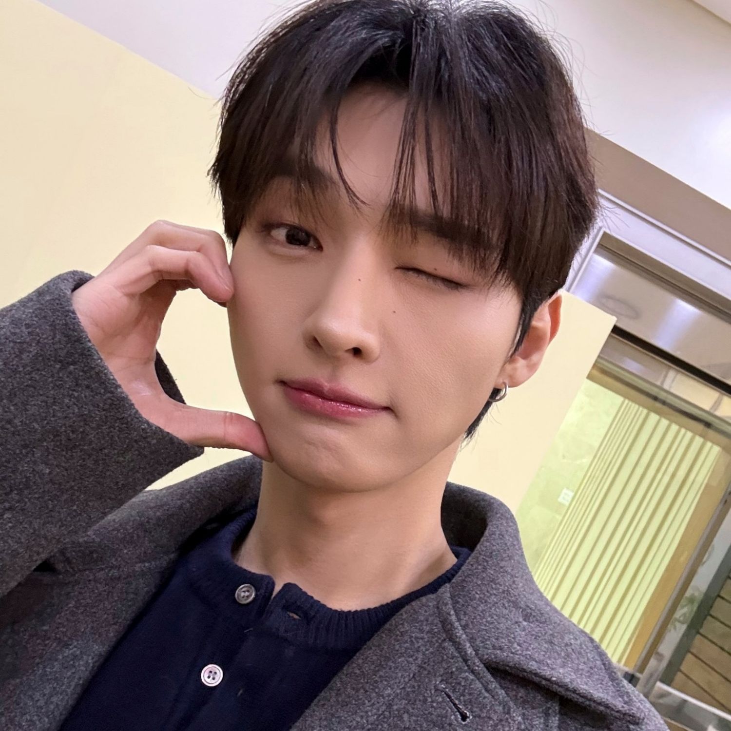 Behind-the-scenes cut of Yoon Jisung